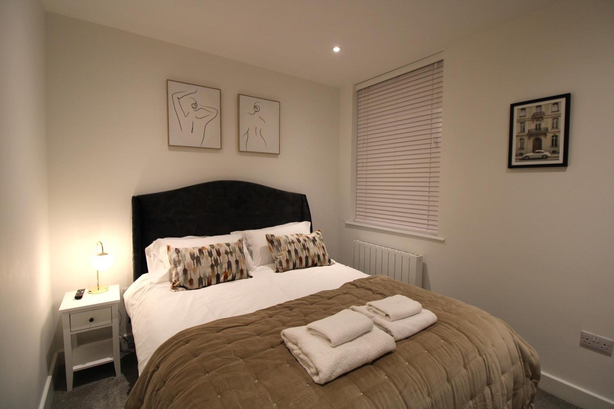 No 10 @Short Stays Basingstoke Eksteriør bilde